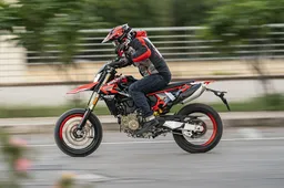 Ducati Hypermotard 698 Mono is een funbike van het hoogste niveau