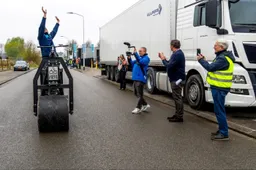 Nederlanders bouwen monsterlijk lange fiets en pakken wereldrecord