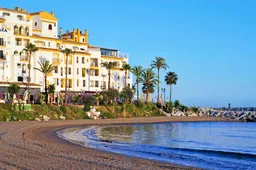 Verwarring over plasverbod in de zee in Spaanse stad Marbella