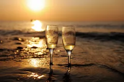 Honderden flessen champagne gevonden door duikers voor Zweedse kust
