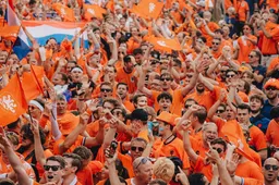 Bier, tütüren en vuurwerk; zo werd de 2-1 overwinning op Turkije gevierd!