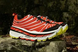 HOKA Stinson EVO OG: terug van weggeweest in pittig rood en zwart