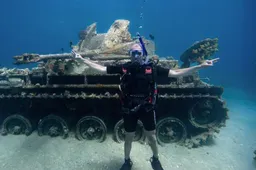 Vergeet het Great Barrier Reef en ga naar Jordanië om te duiken tussen de tanks en gevechtshelikopters