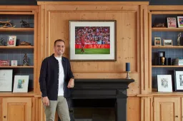 Voetballegende Philip Lahm opent de deuren van zijn miljoenenvilla