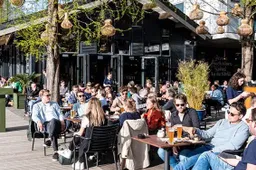 Bij Strandzuid geniet je van strandvibes en heerlijk eten midden in de stad