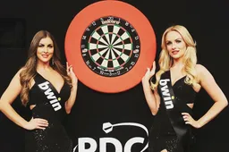 Feest: de walk-on girls zijn terug bij het darten