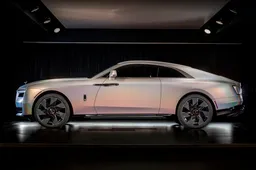Rolls-Royce onthult spectaculaire Spectre Lunaflair die is geïnspireerd op een maanhalo