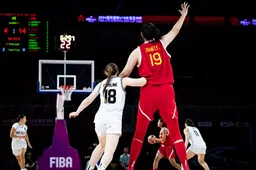 Chinese Zhang Ziyu is de langste basketbalster ter wereld