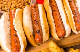 Een hotdog kan je levensduur met meer dan 30 minuten verkorten, zeggen wetenschappers
