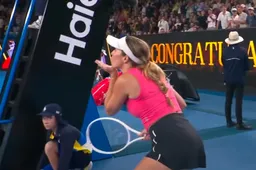 Tennisster gebaart dat het publiek haar kont mag kussen: “Haters betalen mijn rekening.”