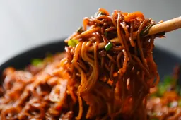 Kant-en-klare noodles: Snel, goedkoop maar niet zo gezond