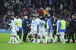 Turkse chaos: Adana Demirspor stapt na 33 minuten van het veld