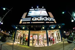 Adidas verandert voetbalshirts in knitwear en wij willen ze NU hebben