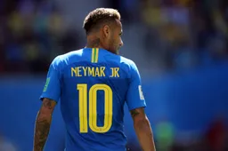 Neymar neemt ‘balcontact’ wel heel letterlijk tijdens comeback bij Santos