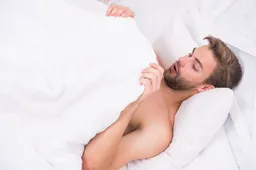 Wakker worden met een ochtenderectie is een goed begin van de dag