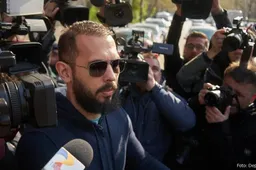 Andrew Tate's 'Pimping Hoes' podcast van Spotify verwijderd na massale klachten