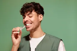 Thuis je tanden bleken zoals bij de tandarts? White Teeth Forever maakt het eenvoudig, veilig en effectief.