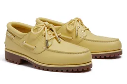 Timberland® en Jacquemus werken samen en lanceren oude klassieker in geel