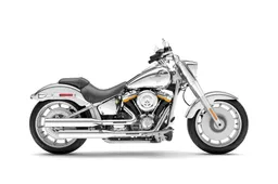 Deze nieuwe Harley-Davidson Fat Boy is een spiegelgladde brute krachtpatser op twee wielen