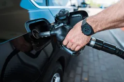 We tanken nu zomerbenzine: wat de auto wel merkt, maar jij niet