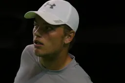 Van Rijthoven gooit racket definitief in de ring na slepende blessure