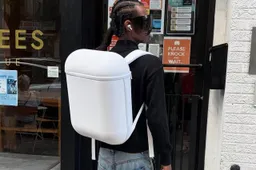 Bravest Studios komt met opvallende rugzak in de vorm van een AirPod-case