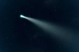 Deze komeet is ouder dan ons zonnestelsel en raast als een intergalactische oma door de ruimte