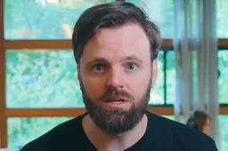 Tim Hofman onthult naam van de profvoetballer in zijn nieuwe BOOS-aflevering