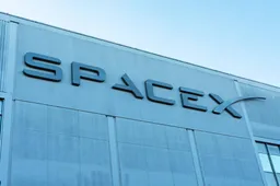SpaceX landt z’n raket in de oceaan tijdens tiende testvlucht