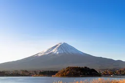 Man van 102 jaar oud beklimt Mount Fuji en breekt record