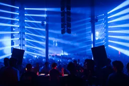 Het Sieraad laat met Out of Office de vrijmibo overvloeien in een clubnacht