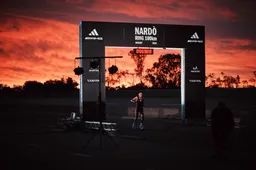 Sibusiso Kubheka loopt als eerste ooit 100 km onder de zes uur