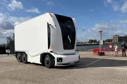 Toekomst op wielen: zelfrijdende truck rijdt eerste meters in Antwerpen