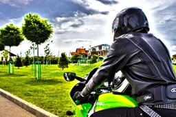 Roemeen (19) probeert Kawasaki van Nederlandse dealer te jatten maar vergeet één dingetje…