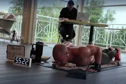 Duitse man verbreekt bizar wereldrecord: 1.651 'zware' push-ups in één uur