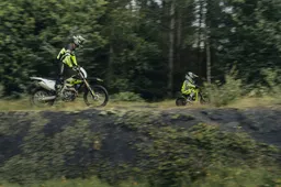 De nieuwe Triumph TXP is dé dirtbike die je kids verandert in kleine trailhelden