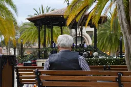 elderly-4681508_1280