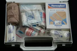 hans-first-aid-kit-62643_1920