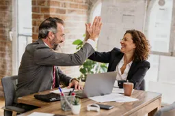 freepik__photo-a-35yearold-white-man-and-a-35yearold-white-__38502