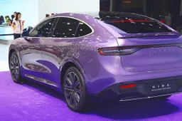 Huawei Unveils the New Luxeed R7 Electric Vehicle Models