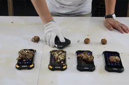 Blackview BV6000 as a veggie cutting board? Sure