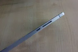 iOcean tease an ultra thin alloy phone