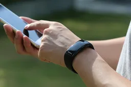 MGCOOL Band 2 guarantees accurate activity tracking with a tri-axis sensor
