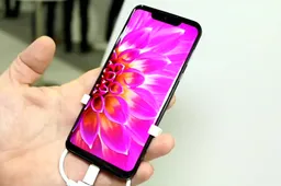 Sharp 801SH shown of at IFA, features flagship specs