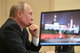 Vladimir Putin still uses Windows XP despite the risk of hacking
