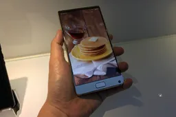 First Real Photos of the Golden Elephone S8 Bezel-less phone