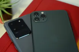 The iPhone 11 Pro Max has a better battery life than the Galaxy S20 Ultra