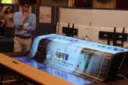 World’s First Flexible, Transparent 77 inch display announced by LG!