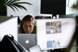 Russian Court Bans Facebook And Instagram For Their "Extremist Activities"