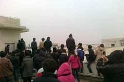 Hundreds of Foxconn Workers Threaten Mass Suicide